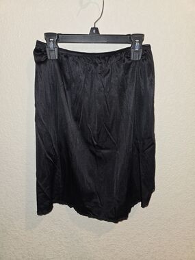 Vassarette Black Silky Half Slip | Lace Trim Accent | Size M / 20" Length